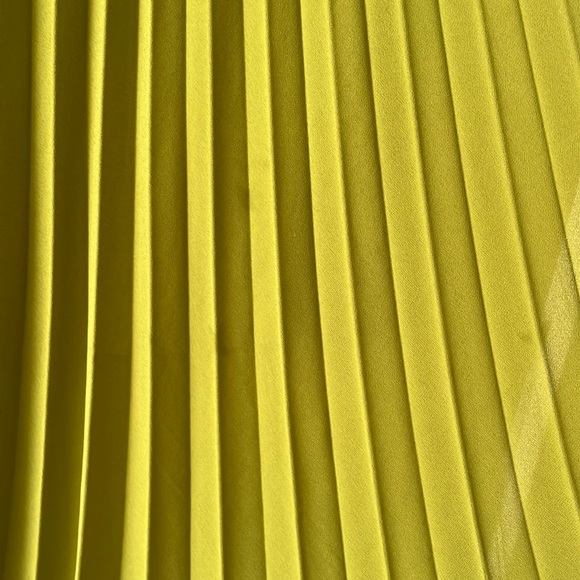 Green midi skirt - Picture 2 of 3